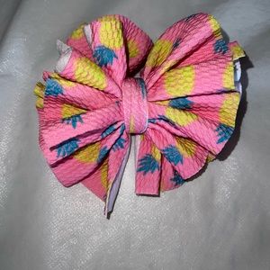Shredded pineapple bow